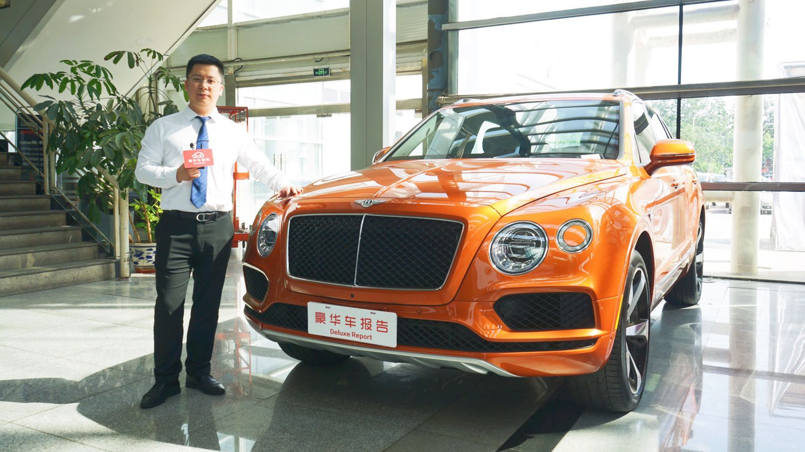3.0T宾利添越也敢卖240万?同样价格你会选V6 3.0T还是V8 4.0T?
